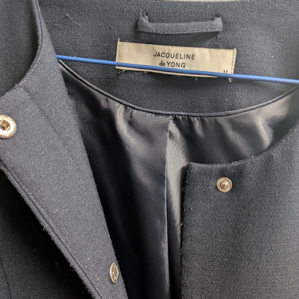 Versatile Navy Bleu Blazer Like Jacket - Picture 2 of 4
